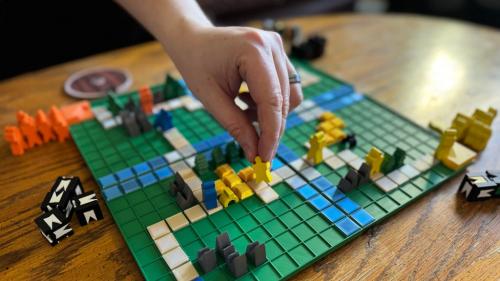 Discover the WAY: A customizable strategy boardgame