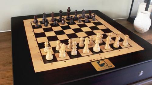 Square Off - Worldâs Smartest Chess Board